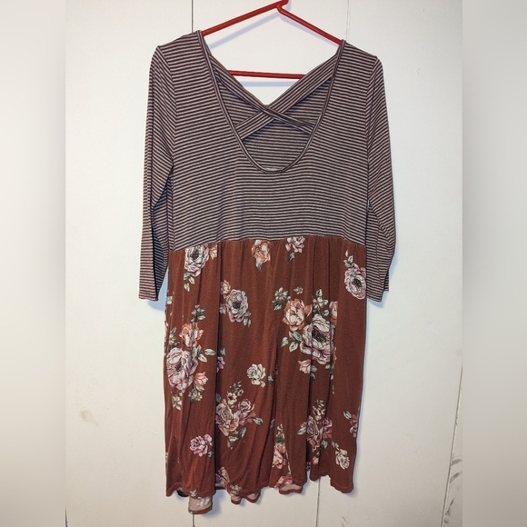 ODDY 3/4 Sleeve Dress - Picture 2 of 4